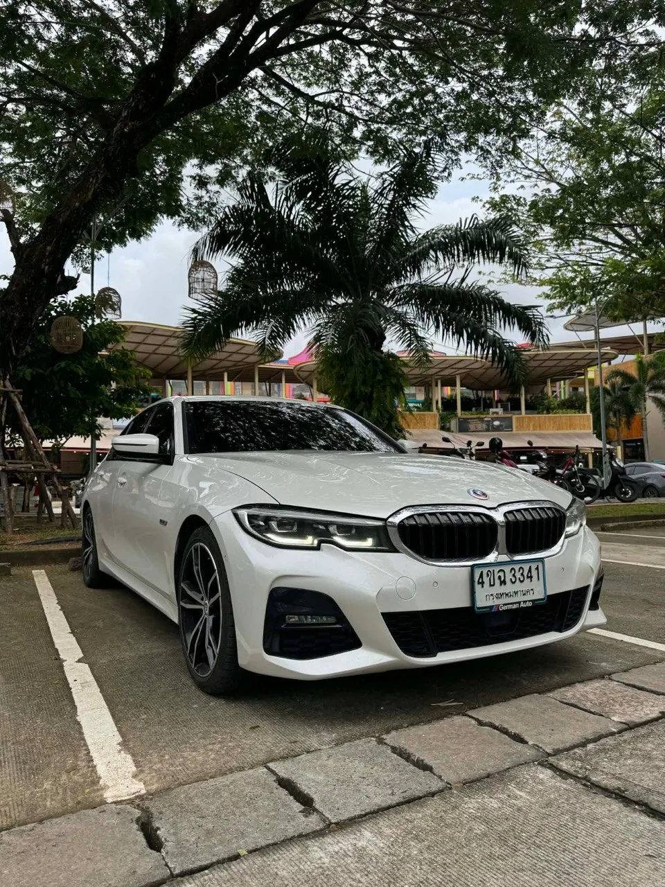 BMW 330 2023
