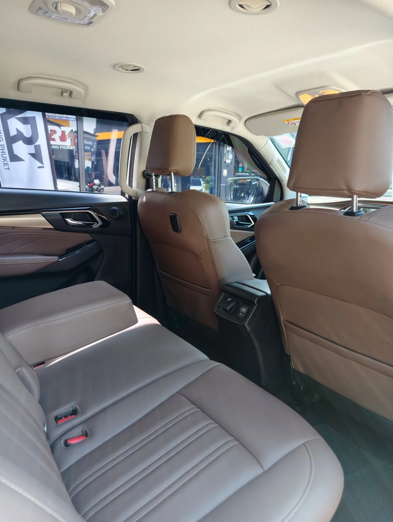 Isuzu MU-X 2024 — Photo 4
