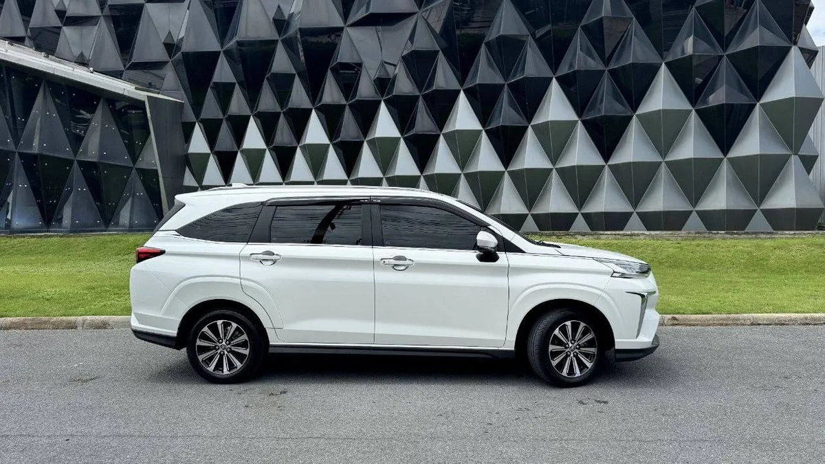 Toyota Veloz 2023 — Photo 2