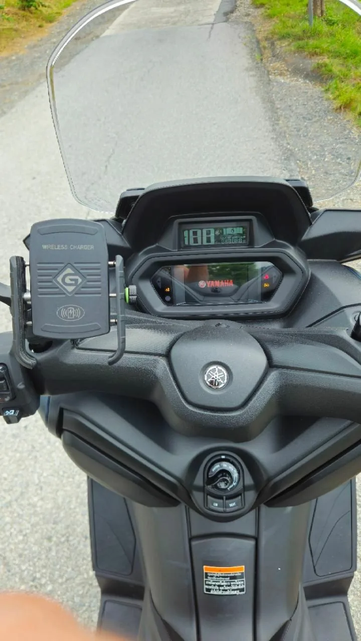 Yamaha XMAX 300 2023 — Photo 3